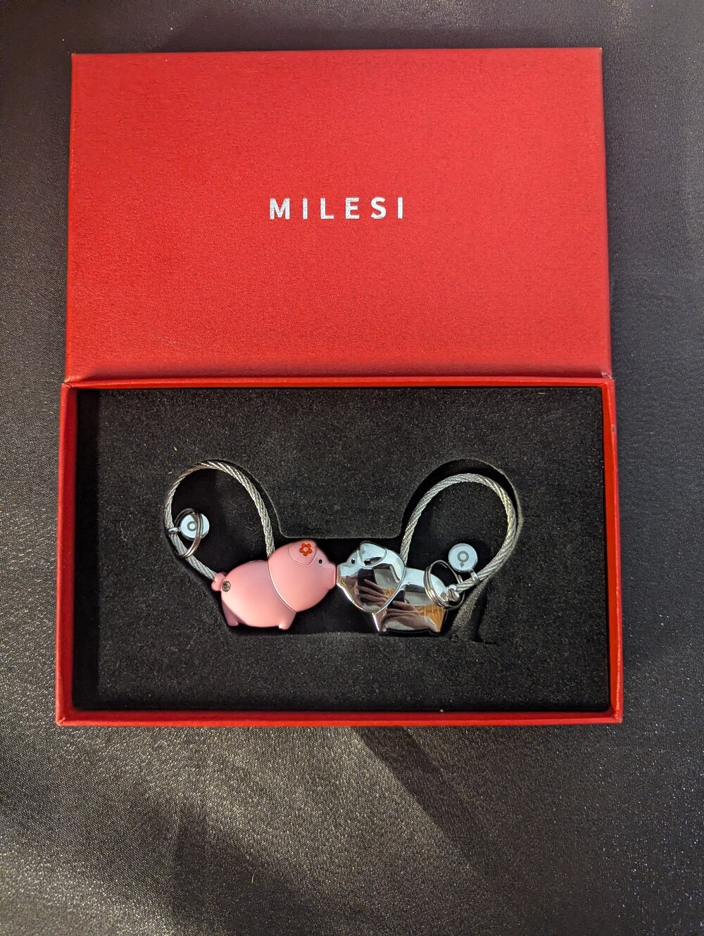 MILESI Kissing Pig Couple Locks